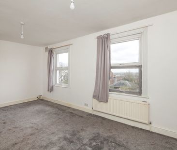 Flat to rent - St Germans Road, London, SE23 - Photo 3
