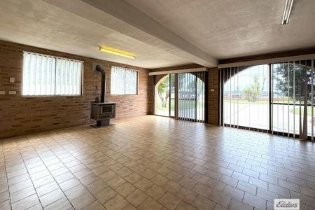 Beautifully Maintained 3-Bedroom Home – Freshly Updated Throughout - Photo 4