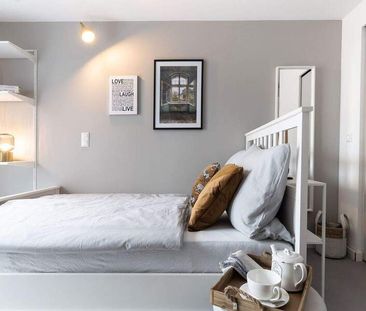 Modern, effizient, möbliert: Stilvolles Mikroapartment mit Balkon &... - Photo 1