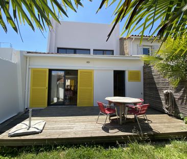 A LOUER - MAISON MEUBLEE ANNEE 50 HYPER CENTRE - GARAGE ET P - Photo 3