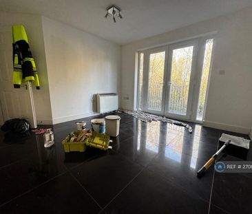 4 bedroom flat to rent - Photo 3