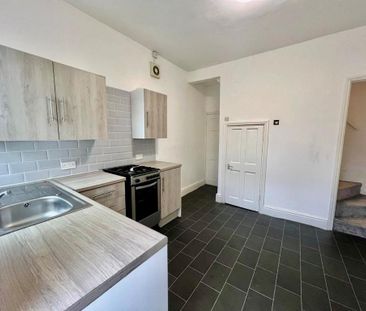 2 bedroom end of terrace house to rent - Photo 5