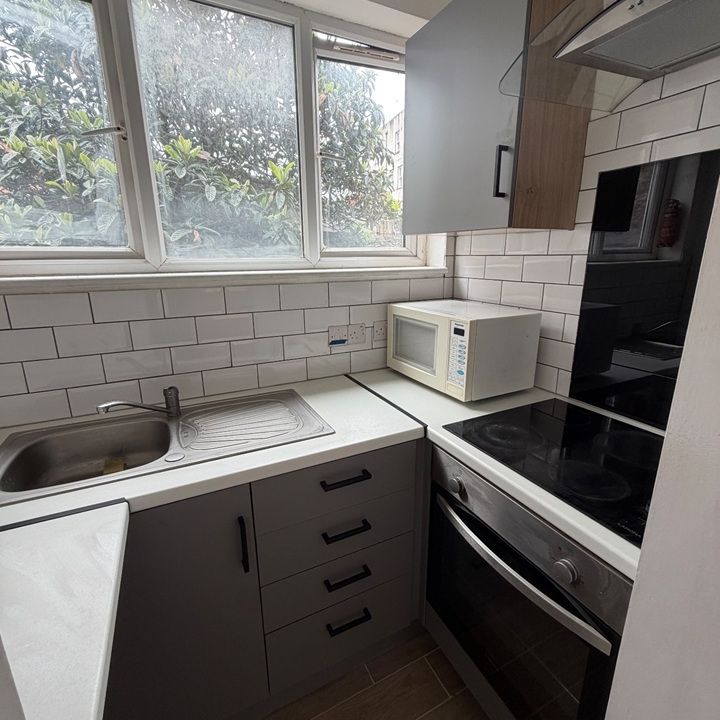 1 Bed Flat, Lawford St, BS2 - Photo 1