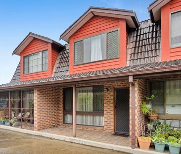 Charming 2 Bedroom Townhouse - Photo 2