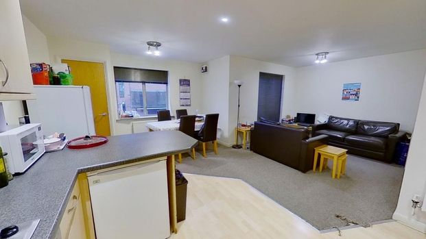 2 bedroom ground floor flat to rent - Photo 1