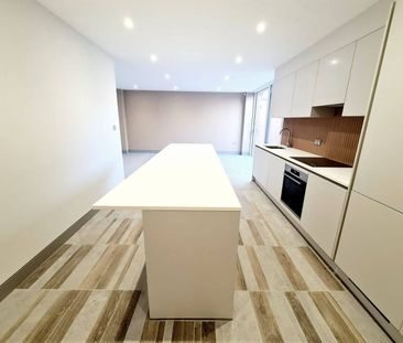 2 Bed Flat, Kember Street, N1 - Photo 1