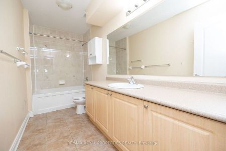 For Lease - 4 Trotter Court, Barrie, Ontario - Photo 2
