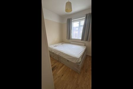 Room in a Shared House, Burnley Road, NW10 - Photo 3