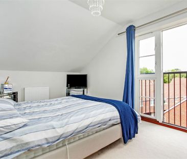 2 Bedroom Flat / Apartment - Winton Close, Winchester - Photo 2