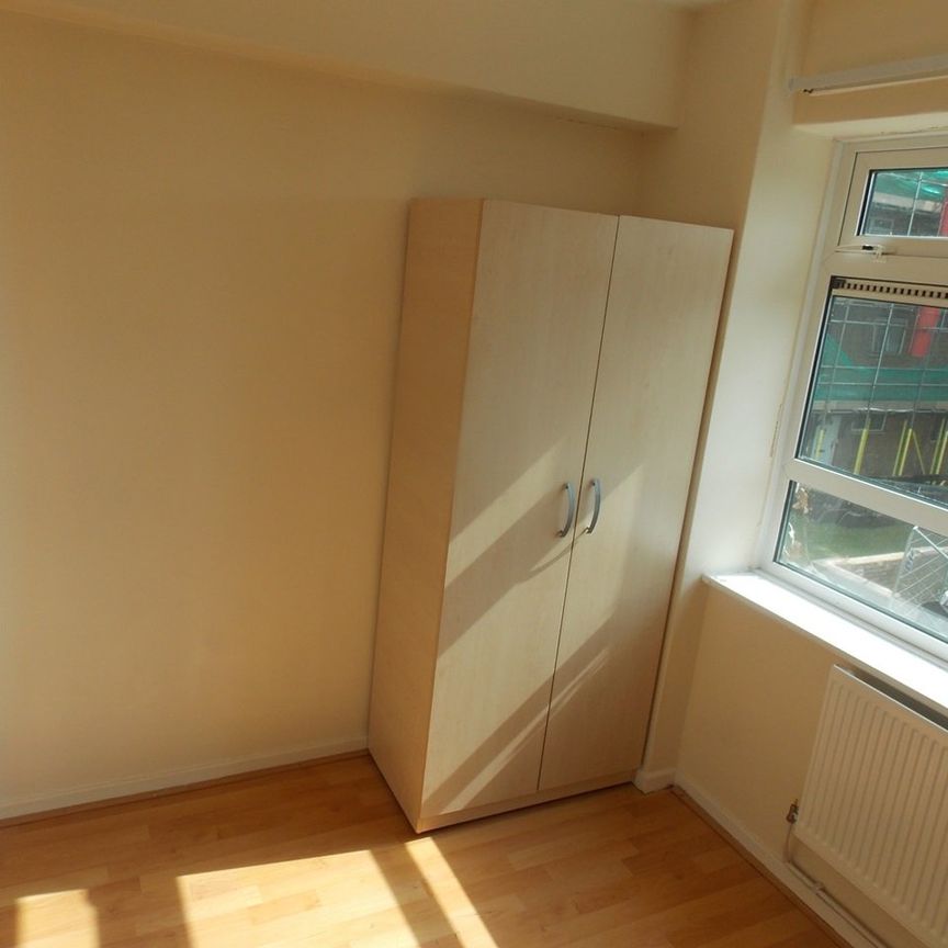 3 Bed Flat, Butterworth Path, LU2 - Photo 1