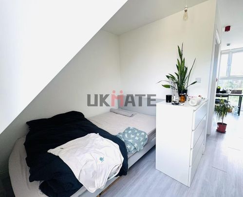 Alpha Road Room A - Photo 1