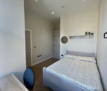 1 bedroom in a house share to rent - Photo 2