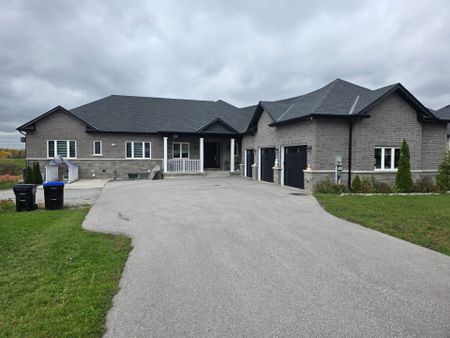 For Lease - 184 Dale Crescent, Bradford West Gwillimbury, Ontario - Photo 4