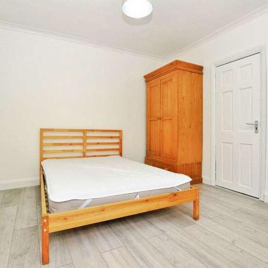 Pembroke Place, TW7 - Photo 1