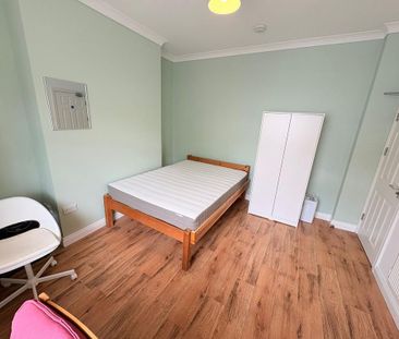 4 bedroom terraced house to rent - Photo 4