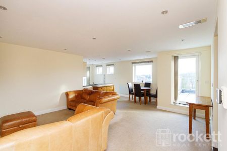 2 bedroom penthouse to rent - Photo 2