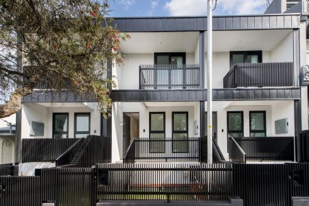 Contemporary Luxury Living in Prime Leichhardt Location - Photo 2