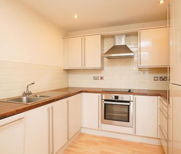 1 bedroom mews to rent - Photo 5