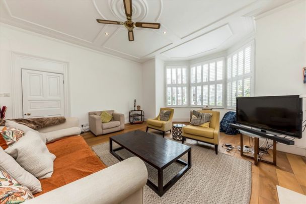 Alexandra Park Road, N10, London - Photo 1