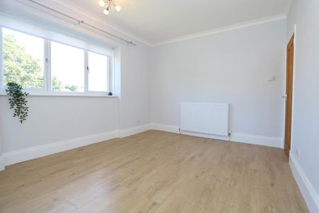 3 bedroom flat to rent - Photo 4