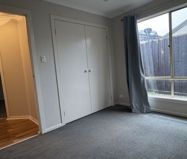 Spacious & Affordable 4-Bedroom Family Home in Cranbourne West - Photo 5