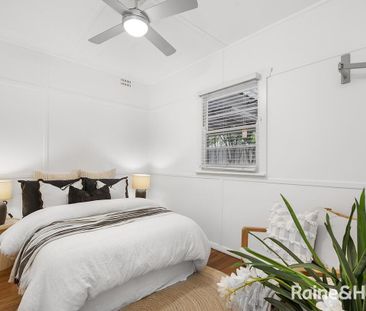Charming Cottage Style Home! - Photo 2
