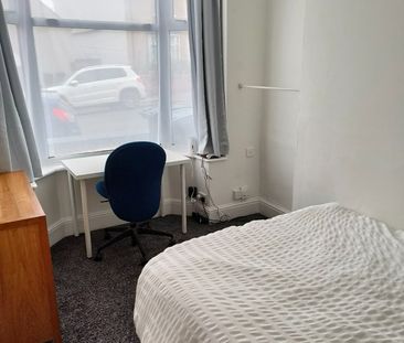 Room in a Shared House, Melbourne Road, CV5 - Photo 1