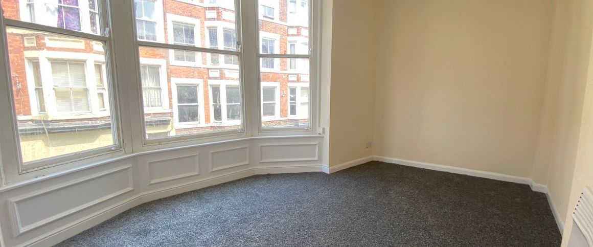 1 bed House Share - Photo 1