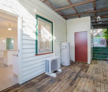 New Renovated 3 Bedroom, only 2.5kms to Merewether Beach! - Photo 3