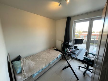 Appartement met 2 slaapkamers, staanplaats én ruim terras. - Foto 3