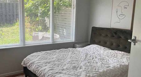 Charming 2 BR + 1 STUDY Birkdale Retreat w/ Garden - Photo 2