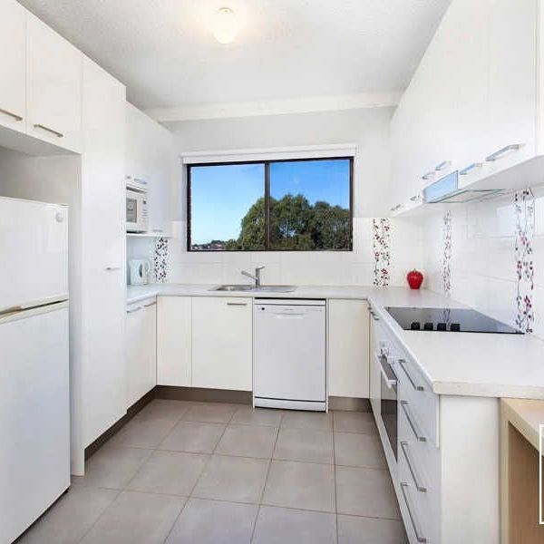 Sun-filled Top Floor Unit In Convenient Woonona Location - Photo 1