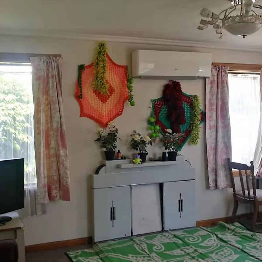 A home close to the mall, with new carpet - Photo 1