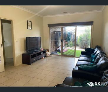 2/13 Vanderbilt Avenue, Truganina, Vic 3029 - Photo 3