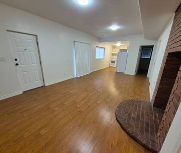 2 bed 1 bath 1200sqft bsmt - Photo 2