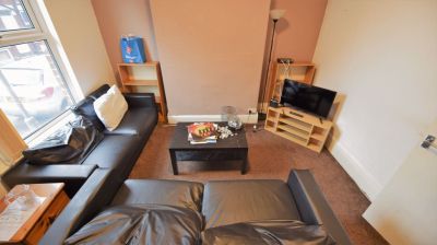 8 bedroom House in & 6 Meadow View, Leeds - Photo 4