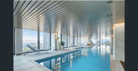 Sanctuary of style, space and quality walking distance to Train/Metro Stations - Photo 5