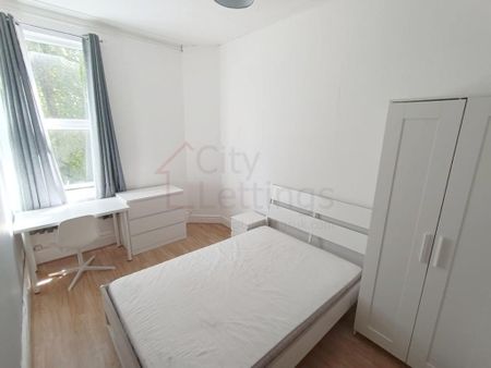 4 bedroom flat to rent - Photo 3