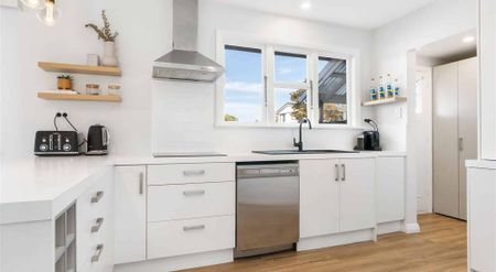 Family living in Papanui - Photo 5