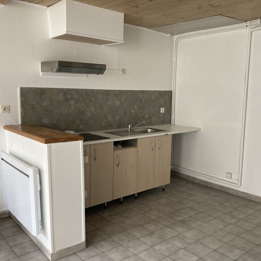 T2 EN DUPLEX AVEC TERRASSE - TARARE - Photo 1