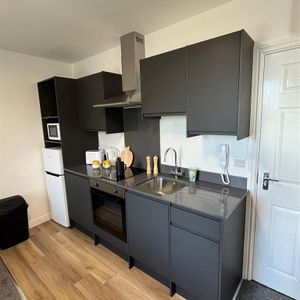 1 bedroom private hall to rent - Photo 3