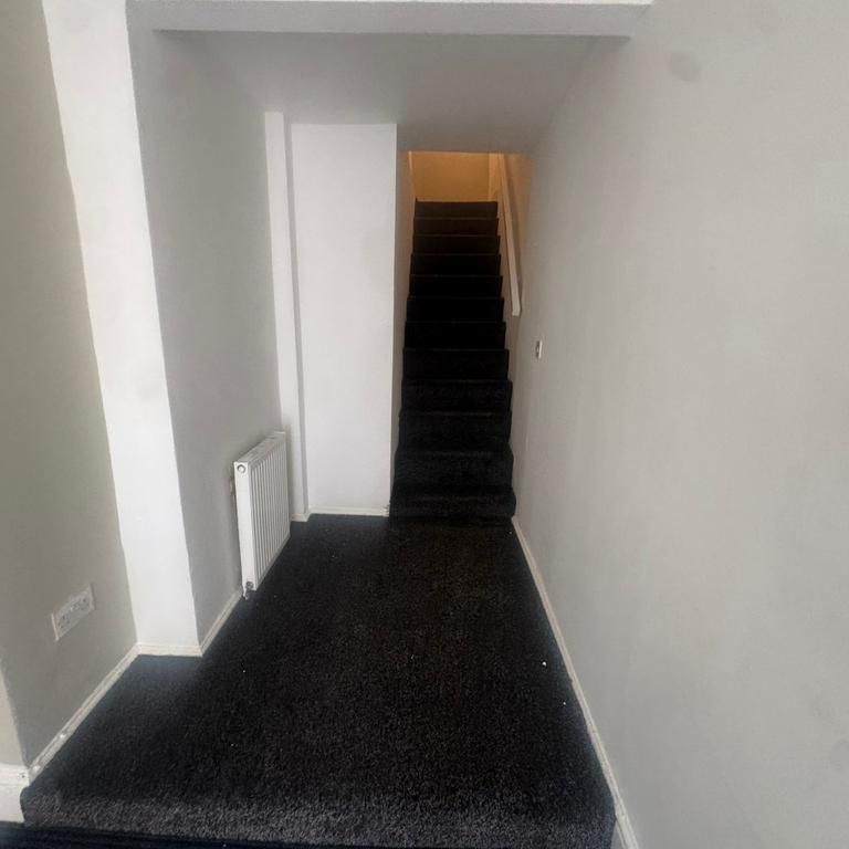 6 bedroom house to rent - Photo 1