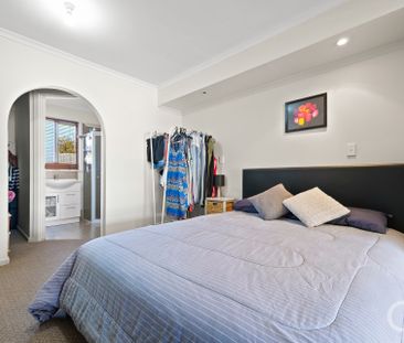 Open the Door to Coastal Comfort - Photo 3