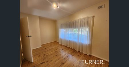 A neat and secure downstairs unit - Photo 2