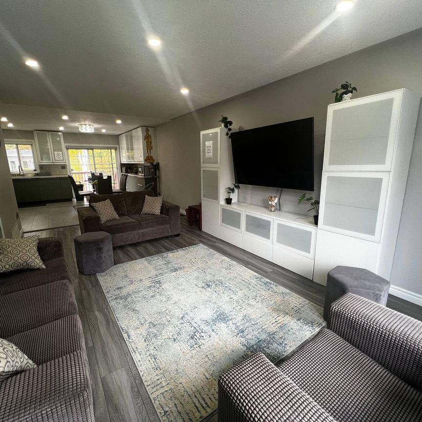 For Lease - 59 Lee Street, Wasaga Beach, Ontario - Photo 1