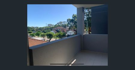 Beautiful & Conveniently located - Photo 4