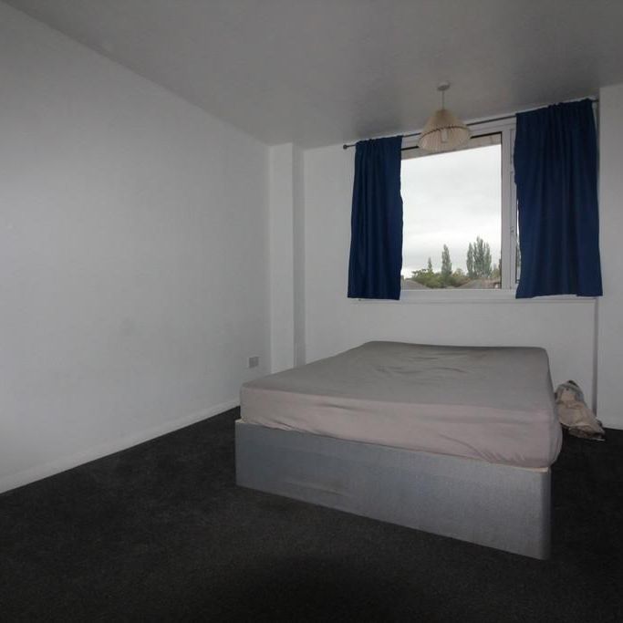 3 bedroom end of terrace house to rent - Photo 1