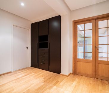 Appartement met drie slaapkamers in Ixelles - Photo 3