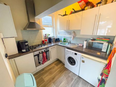 1 Bedroom Flat To Rent in Charminster - £915 pcm Tenancy Info - Photo 5