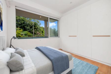 1 Bedroom Apartment with Private Courtyard in Excellent Location - Photo 2